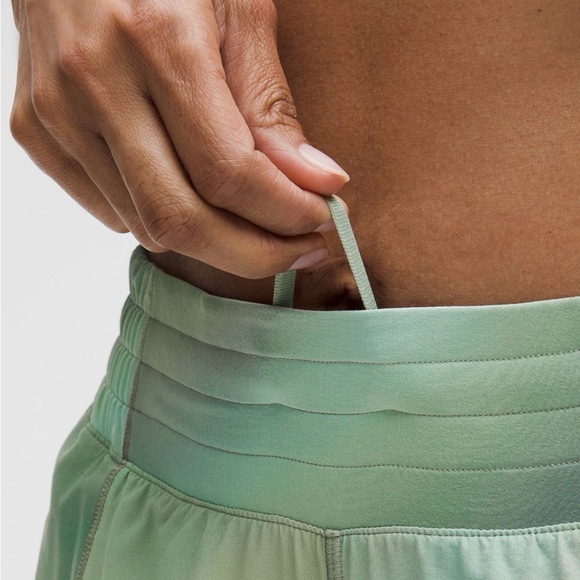 Lululemon Hotty Hot High-Rise Lined 4”, Shorts - Picture 3 of 9